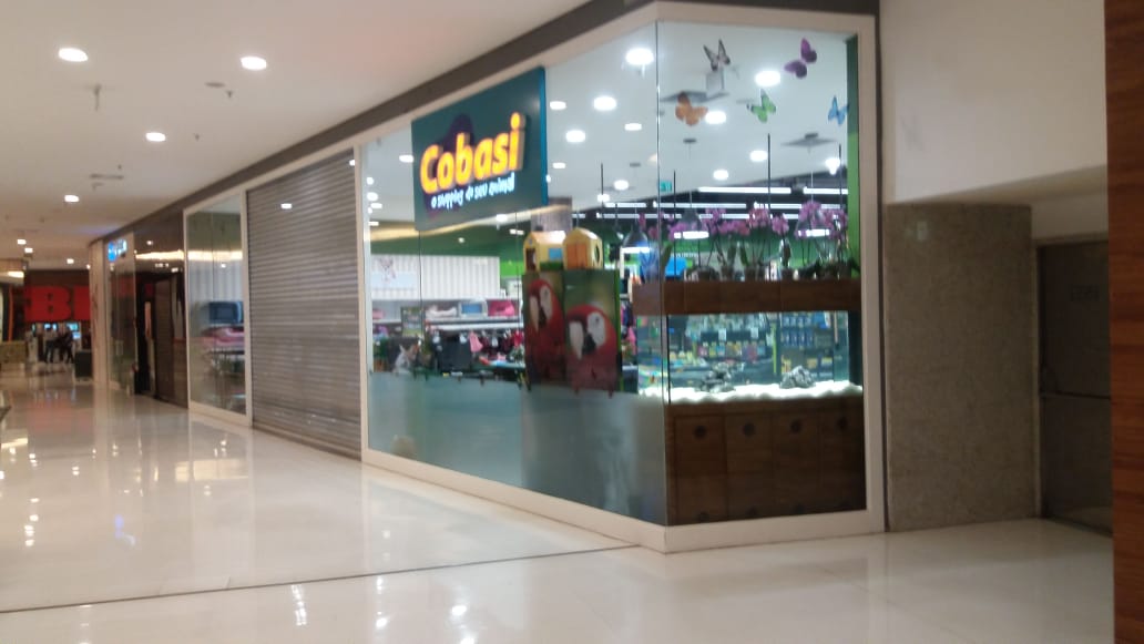 Vitrine em vidro temperado